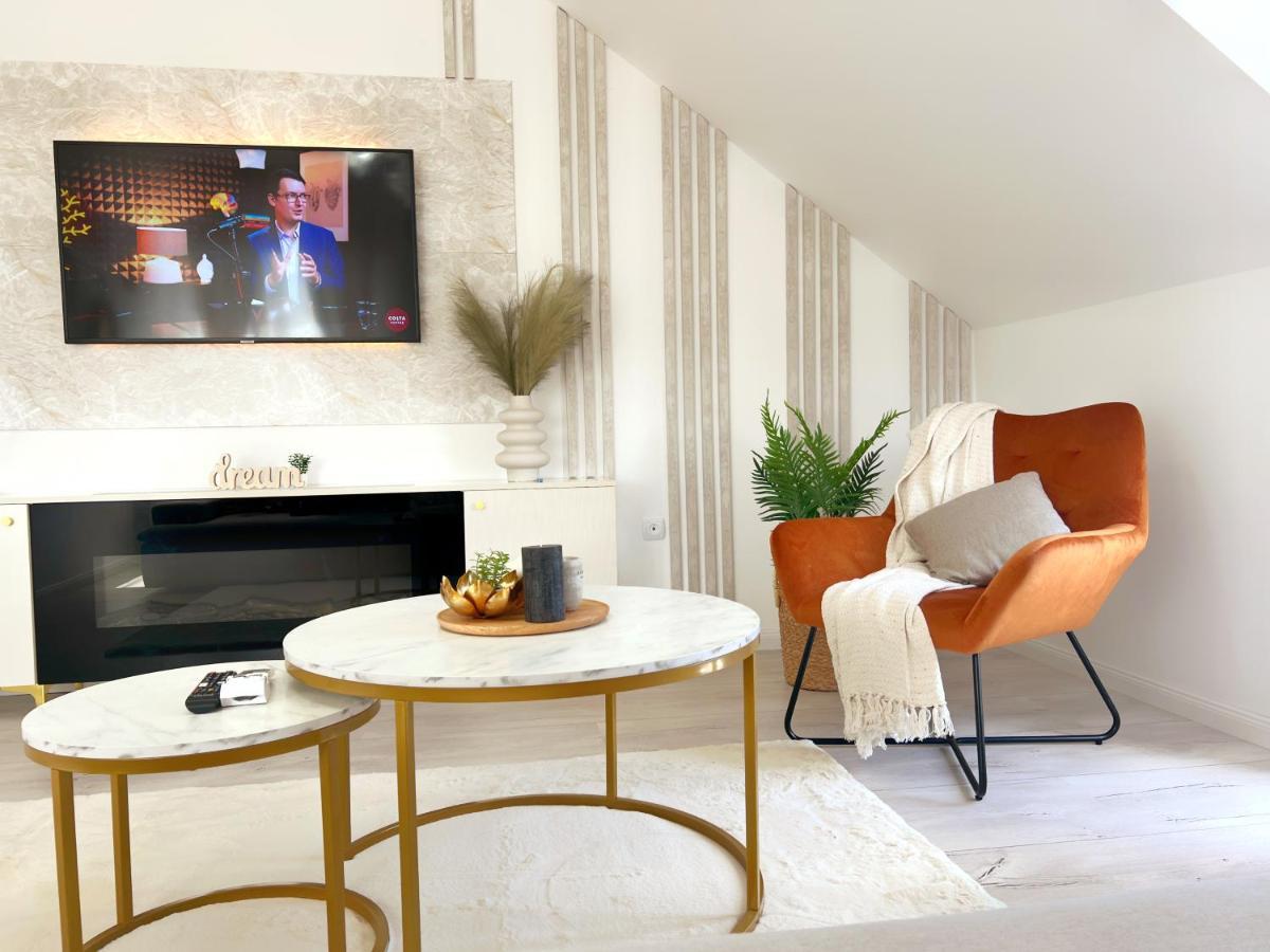 Studio Poienii - A Cozy Stay 5 Min Away From The Center Bistrita  Exterior photo