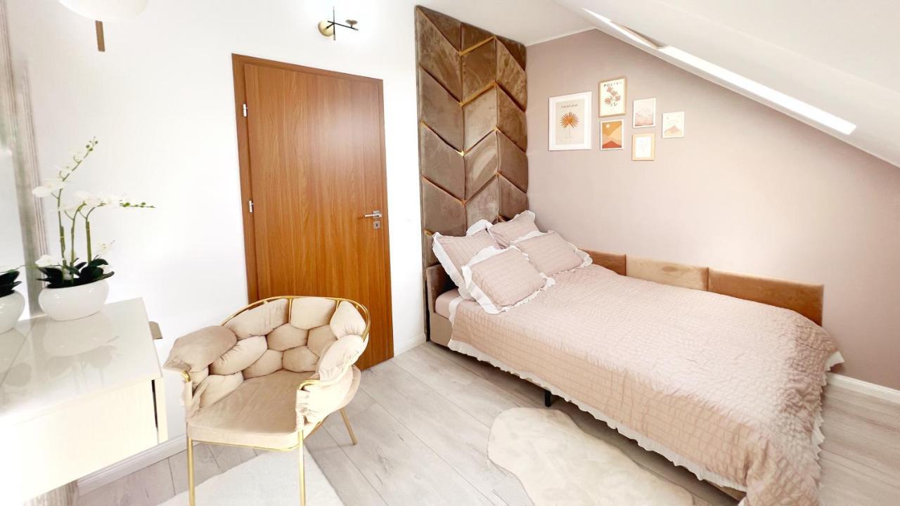 Studio Poienii - A Cozy Stay 5 Min Away From The Center Bistrita  Exterior photo