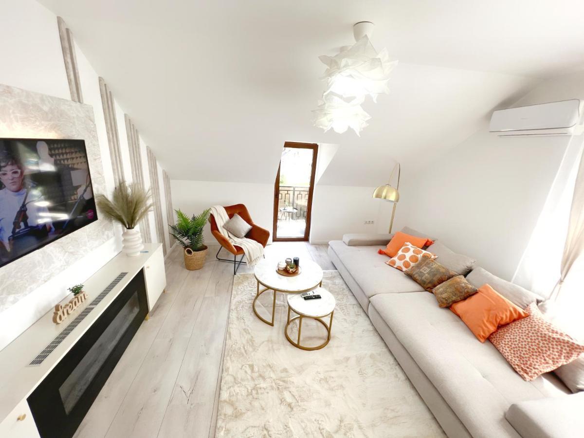 Studio Poienii - A Cozy Stay 5 Min Away From The Center Bistrita  Exterior photo