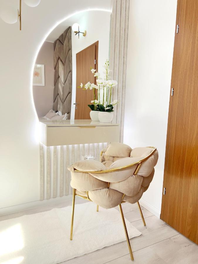 Studio Poienii - A Cozy Stay 5 Min Away From The Center Bistrita  Exterior photo
